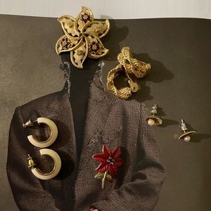 Lot of vintage earrings